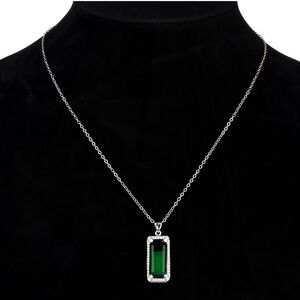 925 sterling  Silver and Green Pendant Necklace